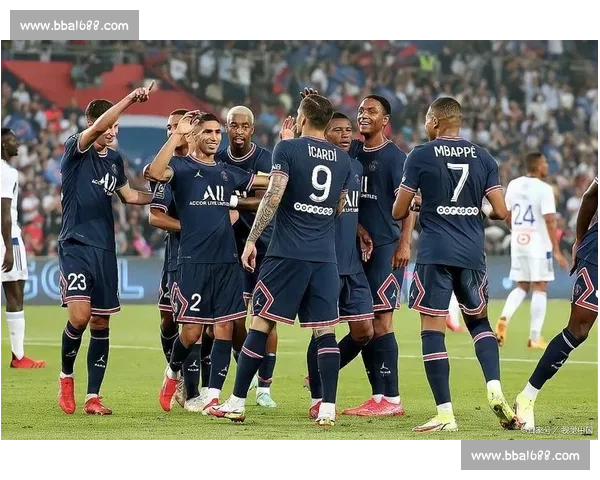 法甲联赛新赛季焦点对决:巴黎圣日耳曼、马赛和里昂的冠军争夺战分析